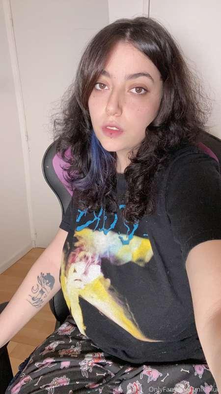 chill goth silly gf 🥺💙