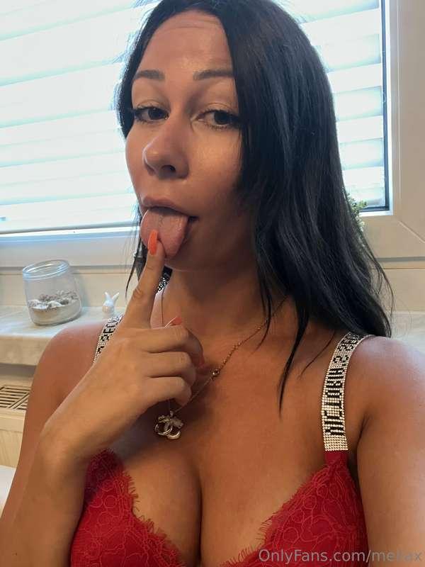 where do u want this finger?
