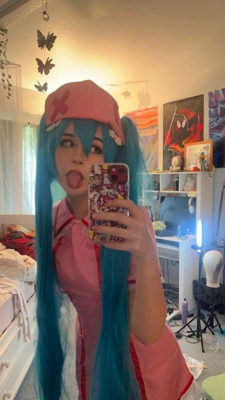 NURSE MIKU PLEASE PLEASE POST