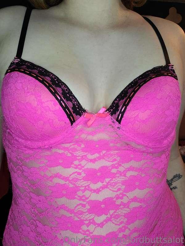 Put this thing back on cuz it somehow still fits? Looks bett..