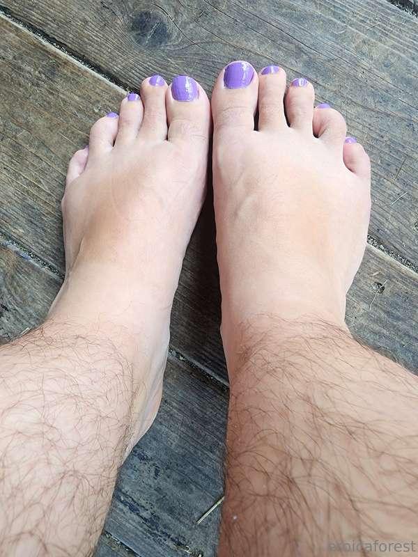 I painted my nails for foot fetish Friday! 🤩 First time in o..