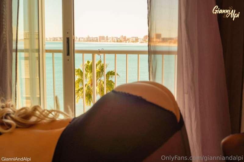 My booty’s all yours to enjoy 🍑💦