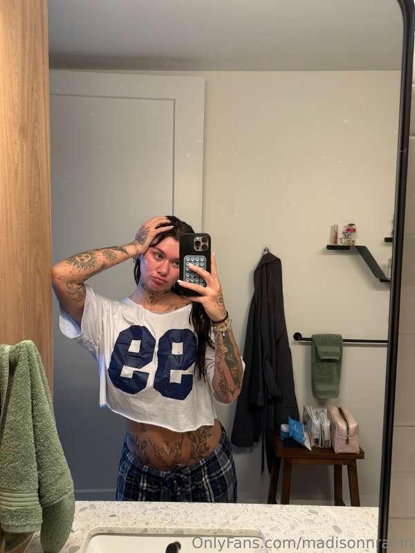 Just me, my mirror, and some bad intentions. 😈