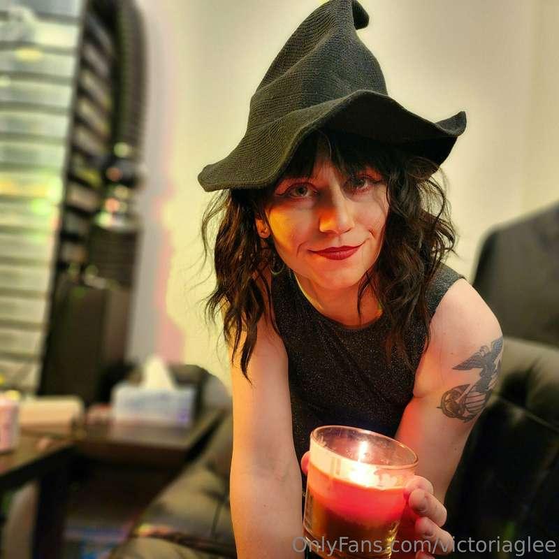 I have the hat! That makes me a witch now right?! 🧹