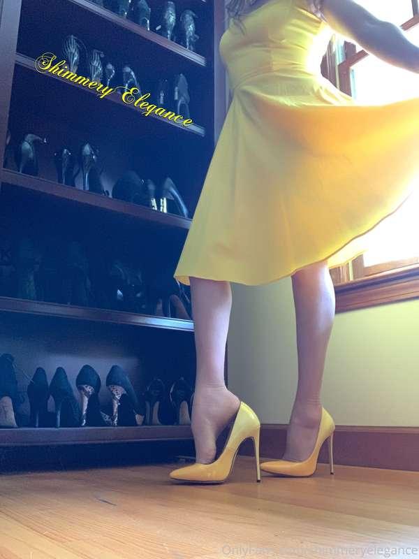 Simplicity makes me happy 😊 
Hosiery: Oroblu Suntime Bronzin..