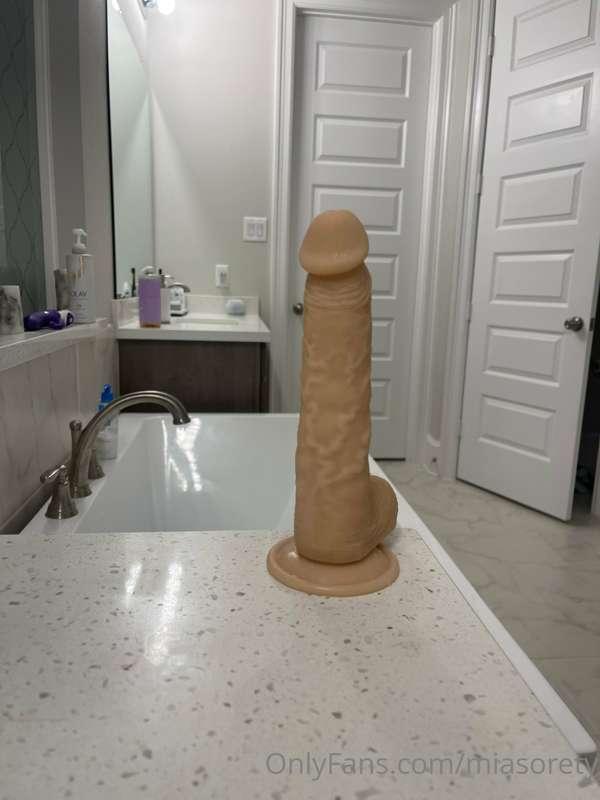 Just made my First SOLO video, watch me get this dildo dripp..
