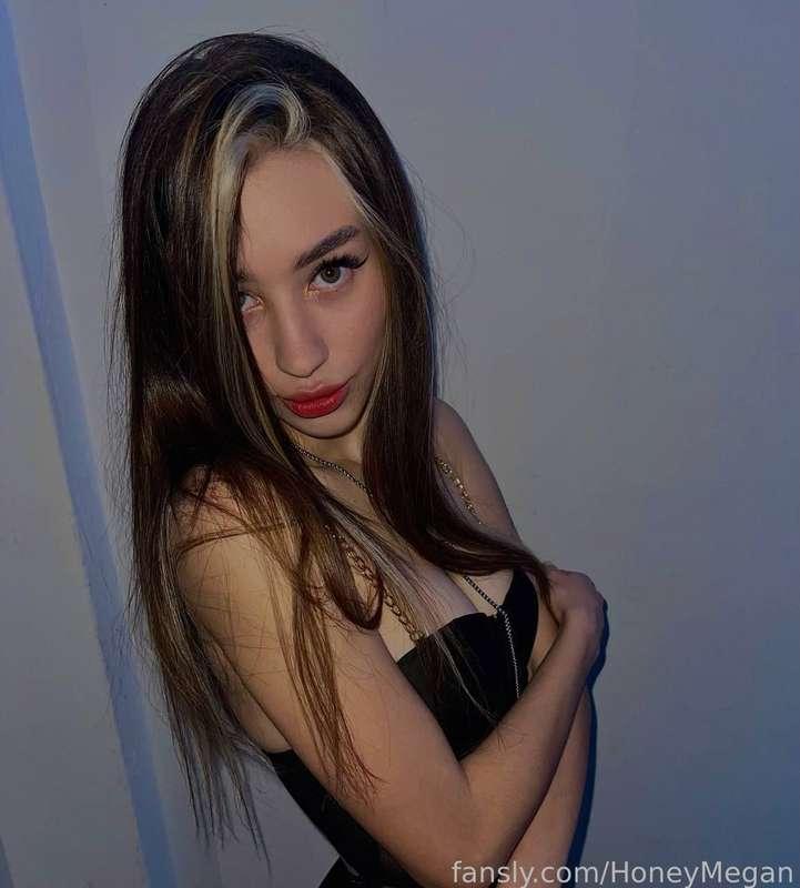 Ready to indulge in some late-night fun? Join my Fansly for a midnight treat you won't be able to resist!

#fyp #brunete #petite #cute #smalltits #nipples #pussy#ass #horny #stockings #feet #ass