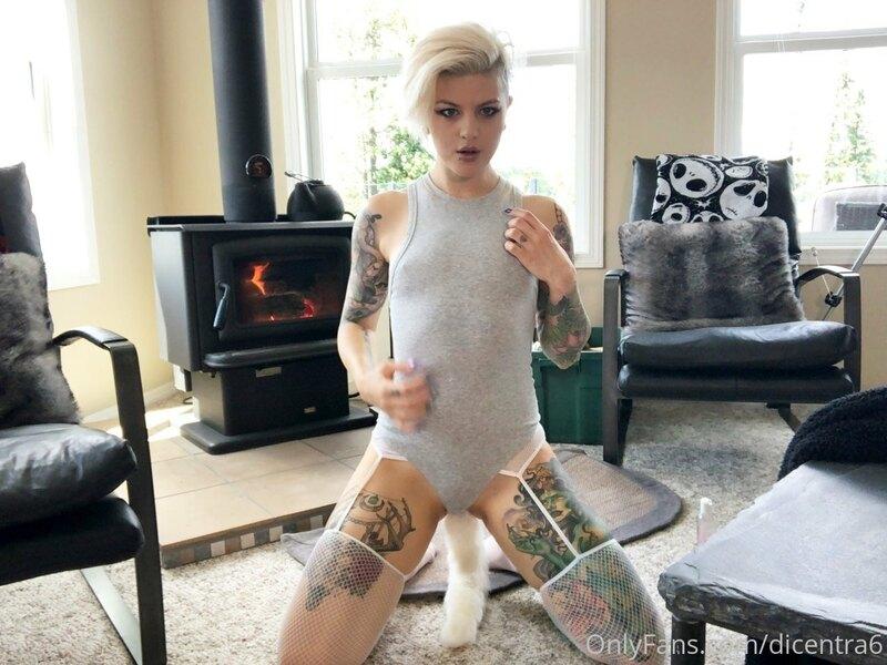 Happy Friday! Cum get warmed up by the fire and play with yo..