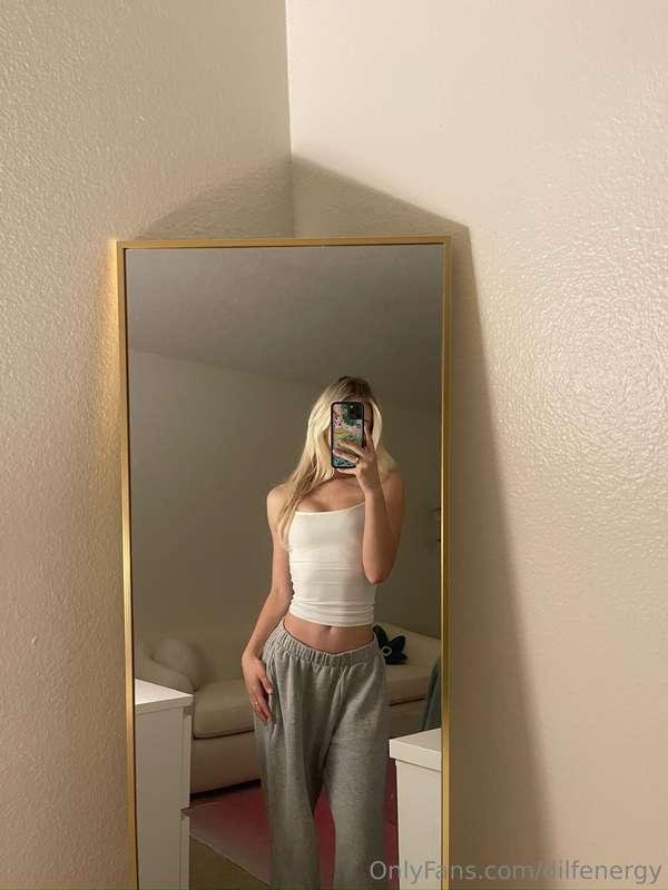 i mean who doesnt like sweatpants!!