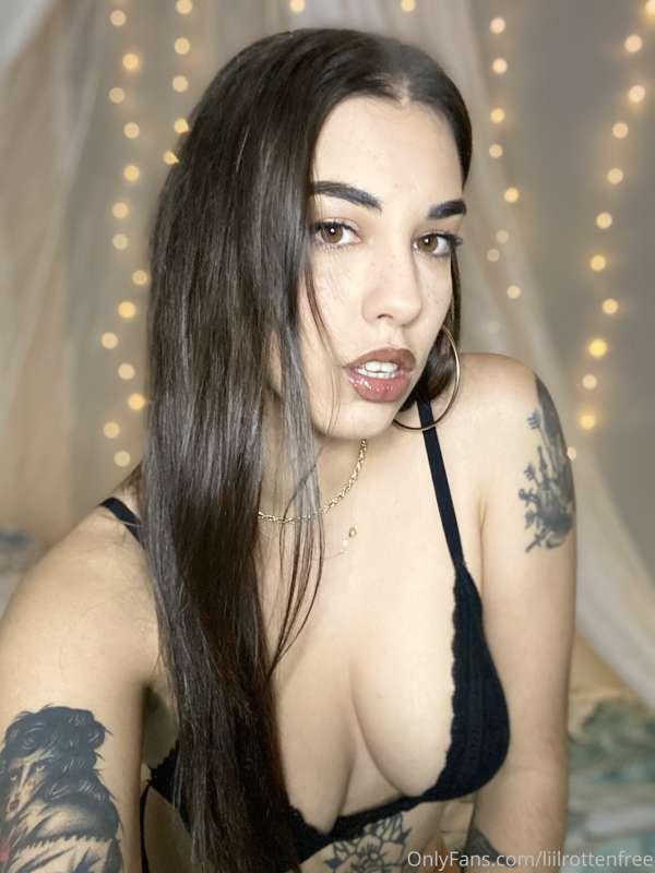 Cute face & juicy ass 🥵