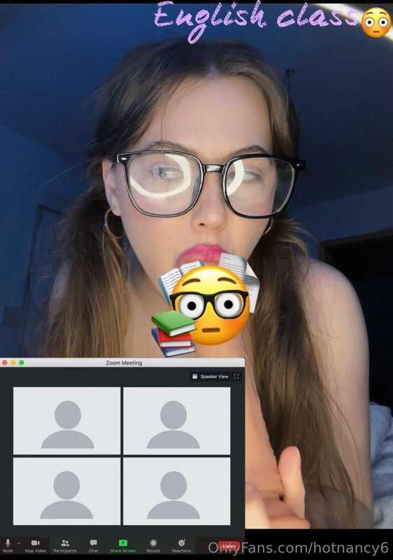Я сделала это прямо на уроке онлайн🫣😱🤫💦 Надеюсь, никто ничег..