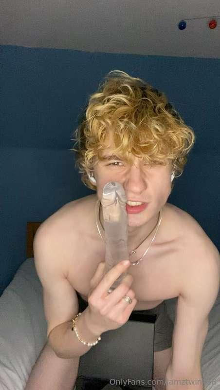 this is the biggest dildo I’ve ever had fs