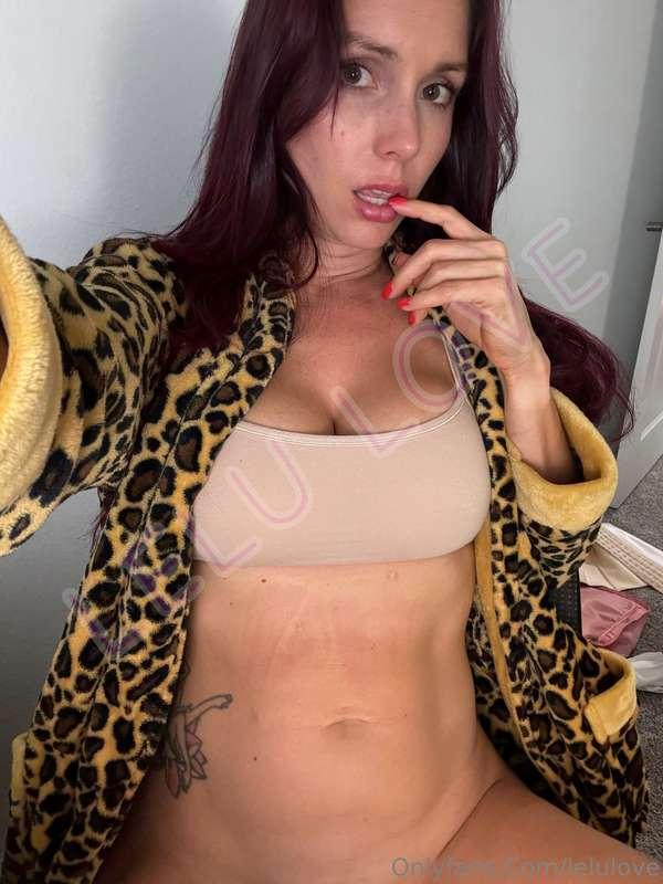 Happy **TITTY TUESDAY!!** 😻 Should I show off ***the girls**..