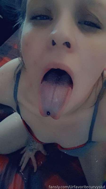urfavoritecurvyslut image #0