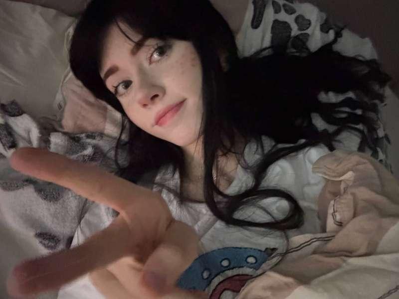 yoursmalldoll image #1