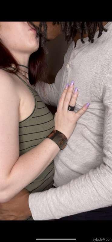 Swipe to see where this make out session leads 🍑🍆 SPOTLIGHT ..
