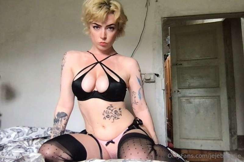 jejeblondie image #0
