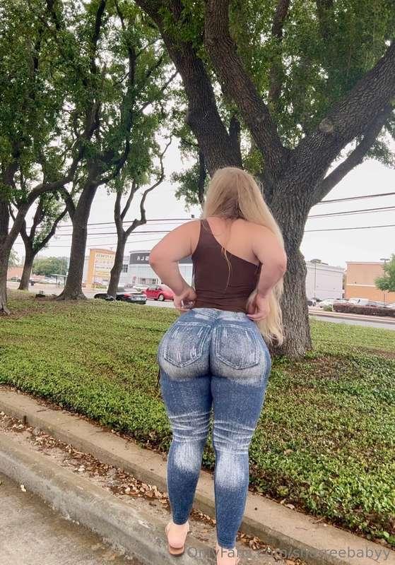 Do you like me in jeans? ♥️♥️♥️
