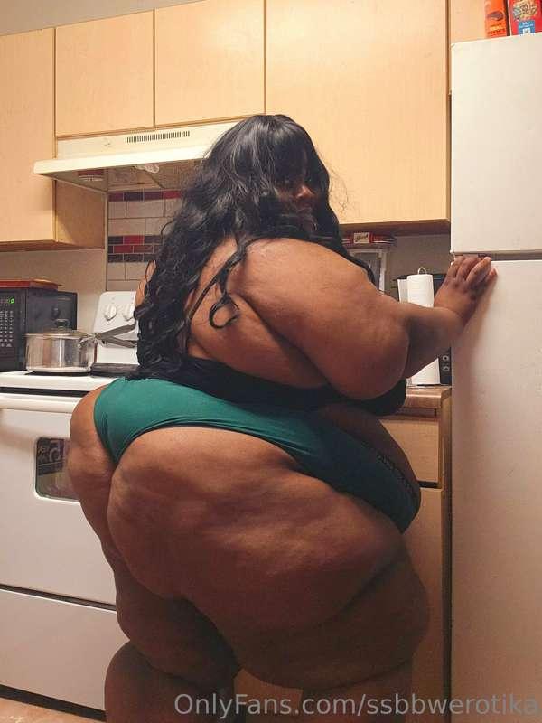 Getting up for a late night snack 😋 Is it just me or is my a..