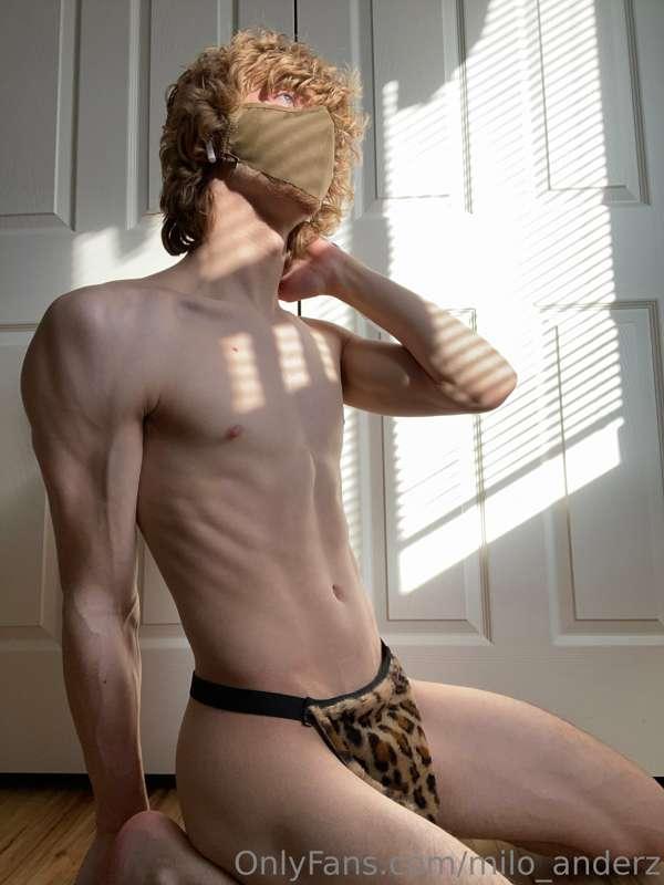 Natural lighting is my best friend 👀☀️ Do you guys like the ..