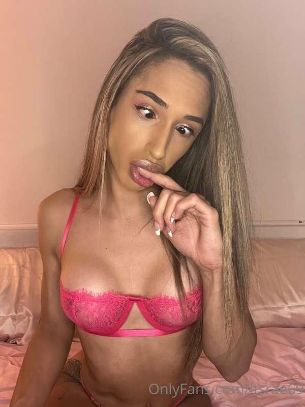 I can be your bimbo for the night... just tell me when & whe..