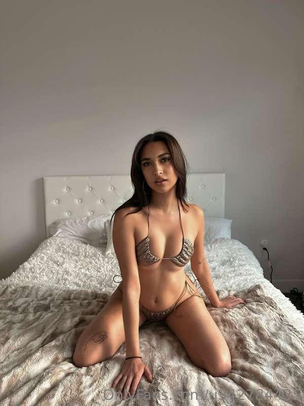 @chloewintersxo just made her brand new onlyfans and she's l..