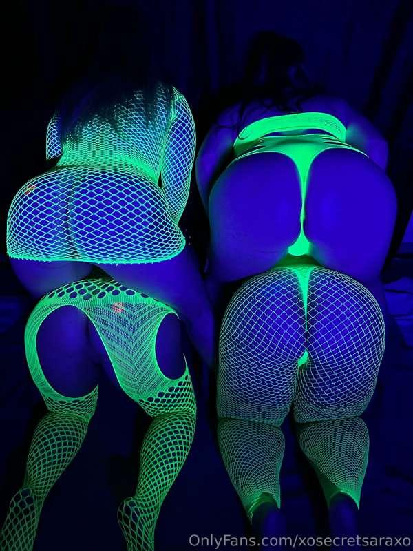 We were glowing so much 😍 

Top left: @xosecretsaraxo 
Top r..