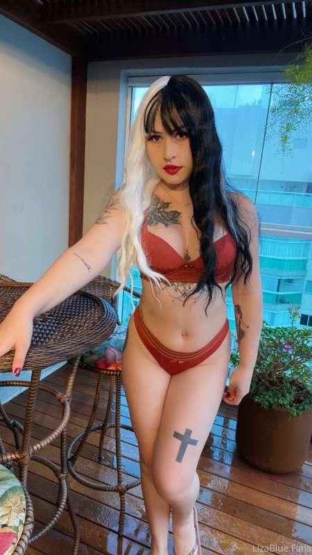 I'm in love with these photos.  This hair is so sexy, Cruell..