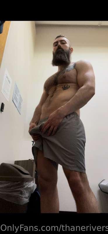 Good morning sexy! It’s not grey sweatpants, but I thought g..