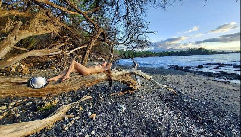 MG: @missmaggiegray Hawaii photo collection