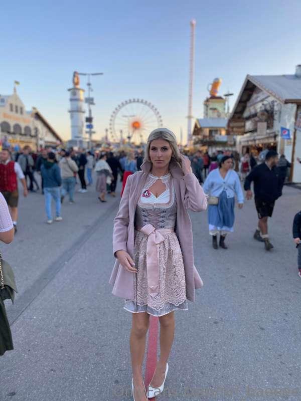 Wer ist noch alles auf da Wiesn??🎡

Bin im Paulaner 🍻… O‘ zo..
