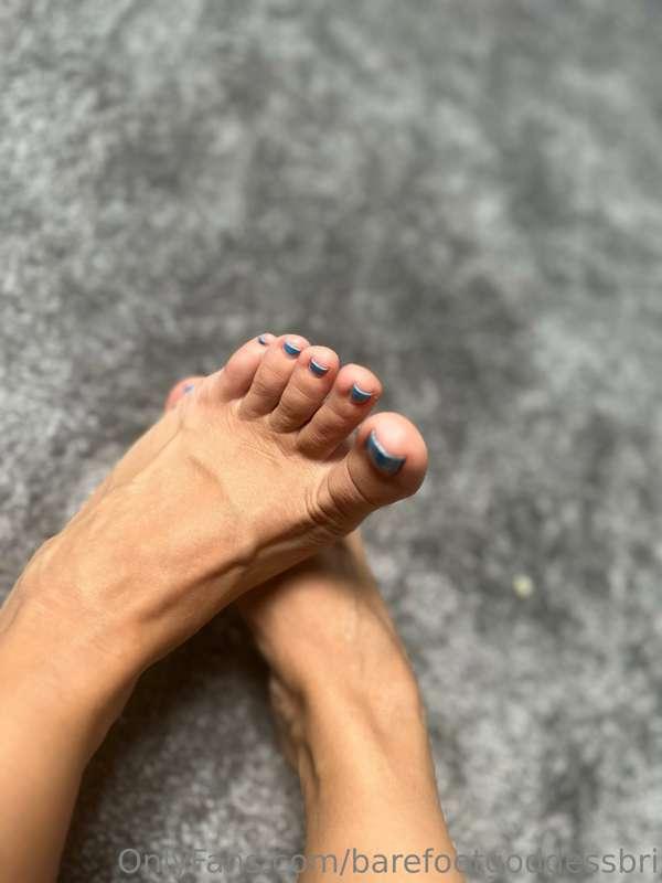 Don’t hate on my veiny feet 😳😂