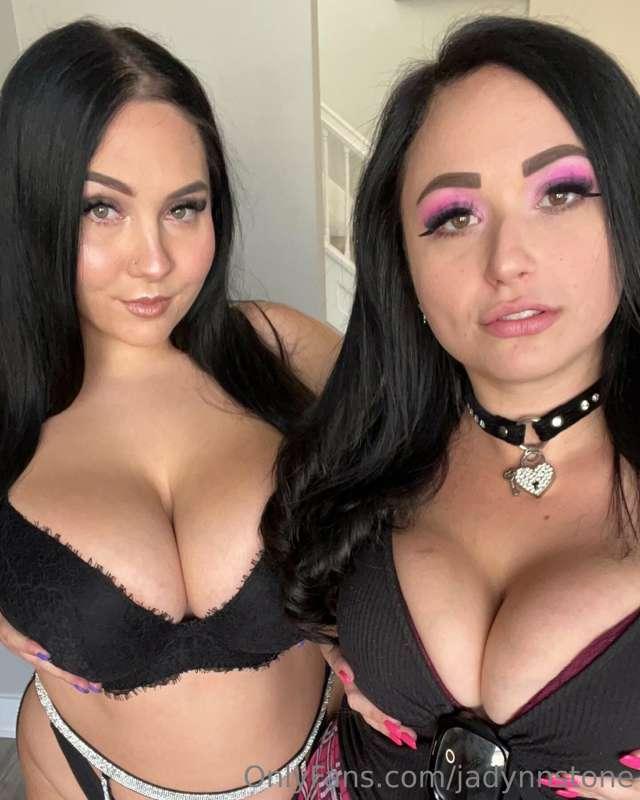 Almost like seeing double with @genesiskiss 😍