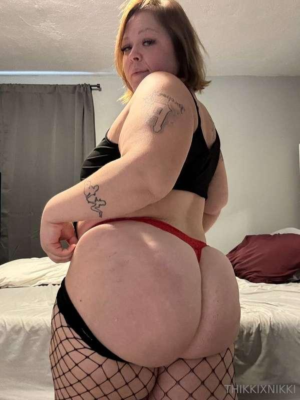 Curvy slut has a huge ass 🍑https://onlyfans.com/mcjigglezzz/..