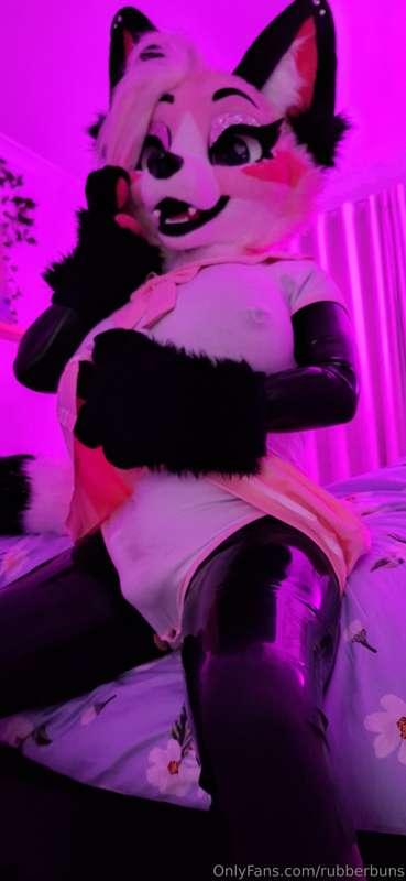 Like what you see down there~?