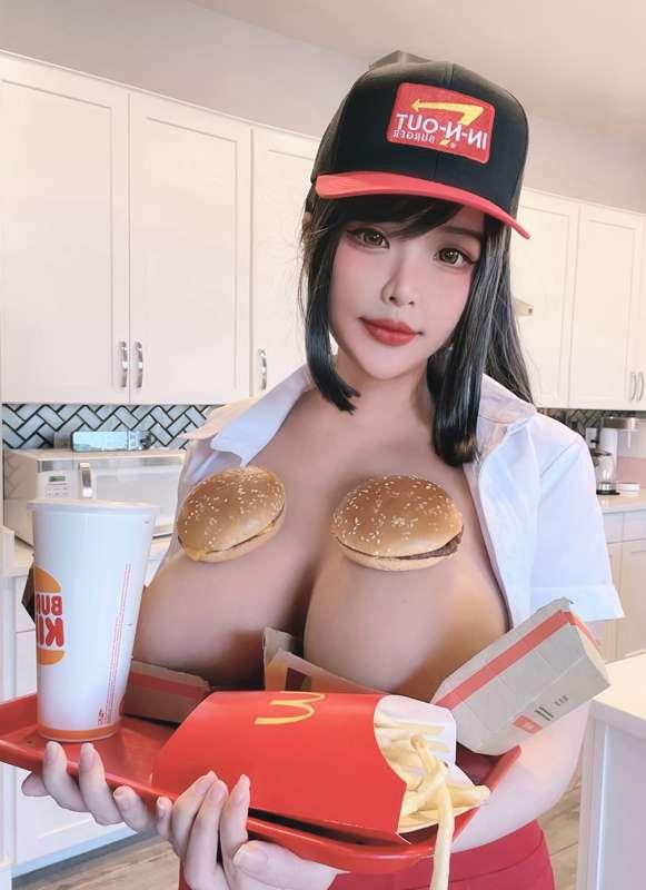 Serving you my Burger