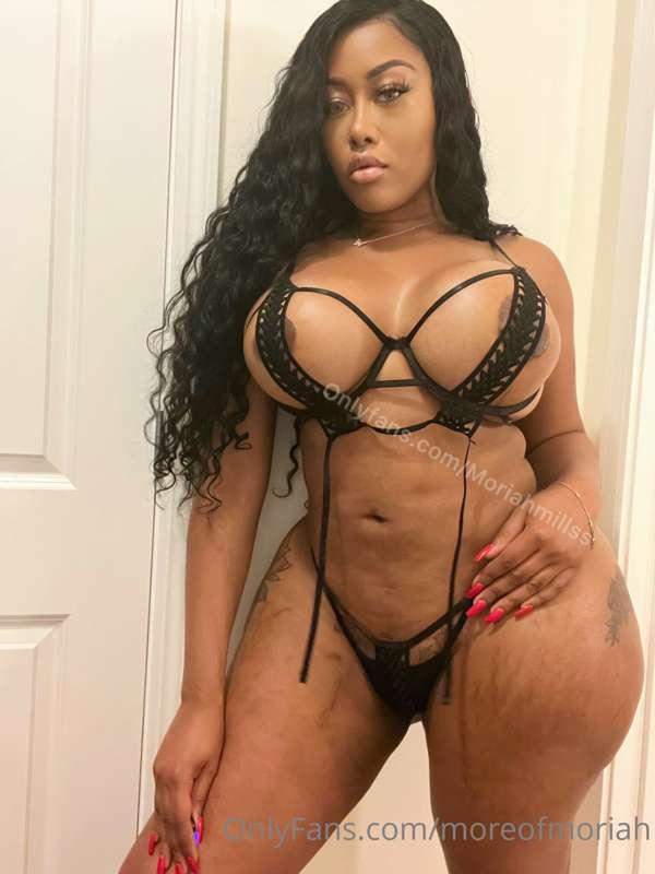 Who's up for sexting💦💦 Tip $10 and I'll be on your DM!