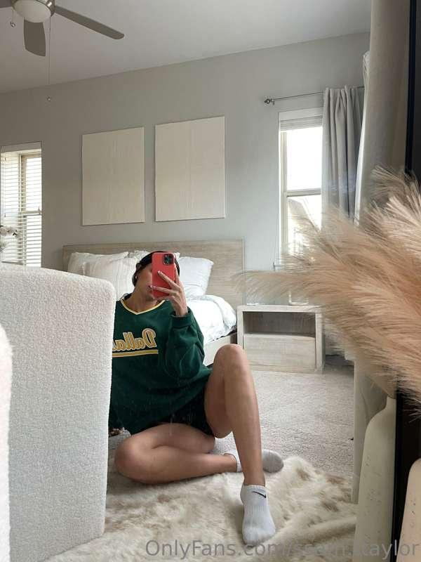 SUNDAY CLEANING 🧼 Come distract me in the messages 🙈