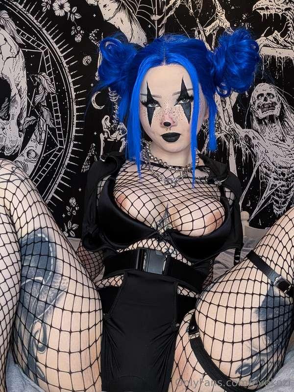 Wanna creampie this clown girl? 😏💦