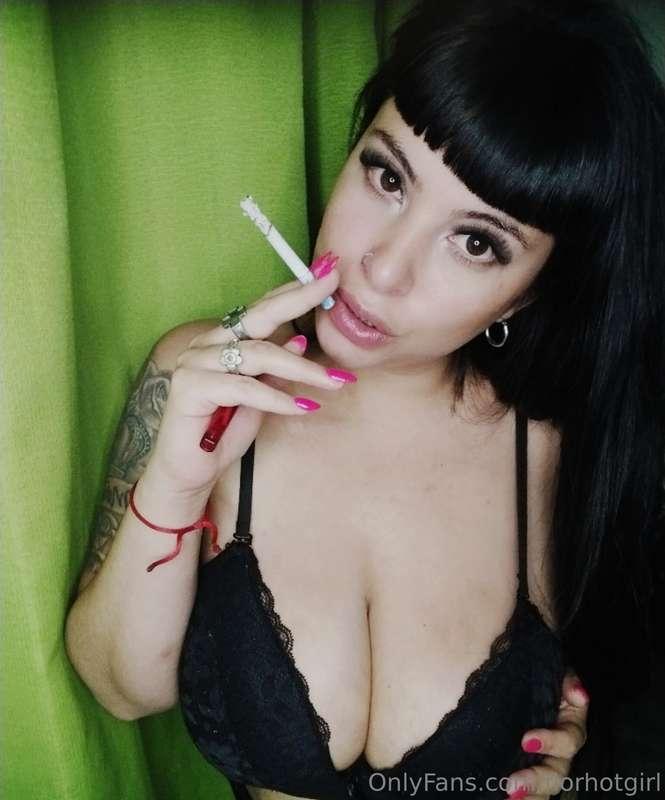 Here I am enjoying my beloved cigarette 😉💋🚬