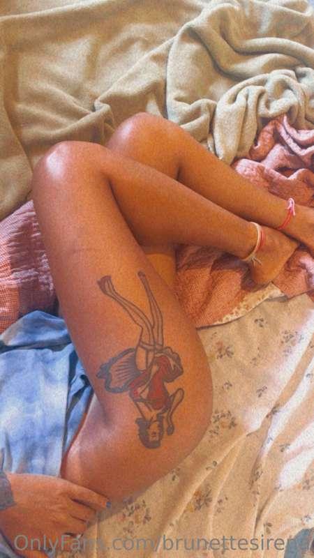 brunettesirena image #0