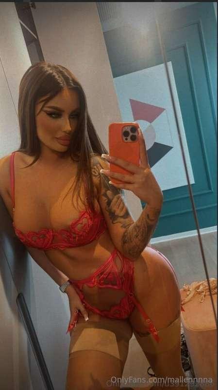 Subscribe for free to @sabrynakrystal 
Busty Babe😍 with a Gr..