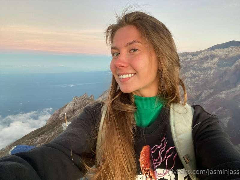 My morning and sunrise on volcano Agung😛☀️🥰2997 m . Top of B..