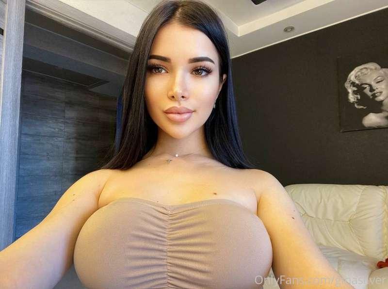 I am one of those girls who sink deep into your heart❤️ @mia..