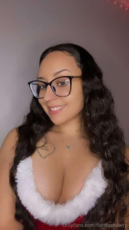 Go see my sexy Santa pictures on my VIP Page, link in bio 🌟♥..