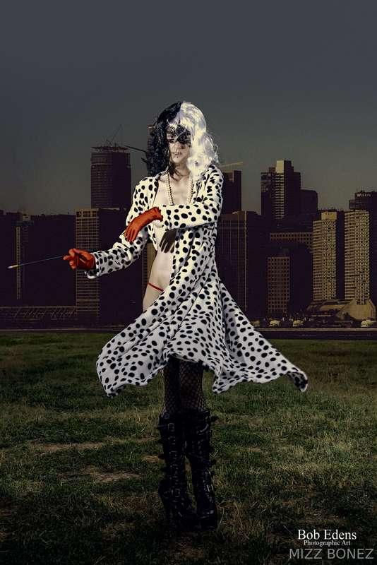 Wanna see a topless Cruella DeVille? Check out this Cosplay ..
