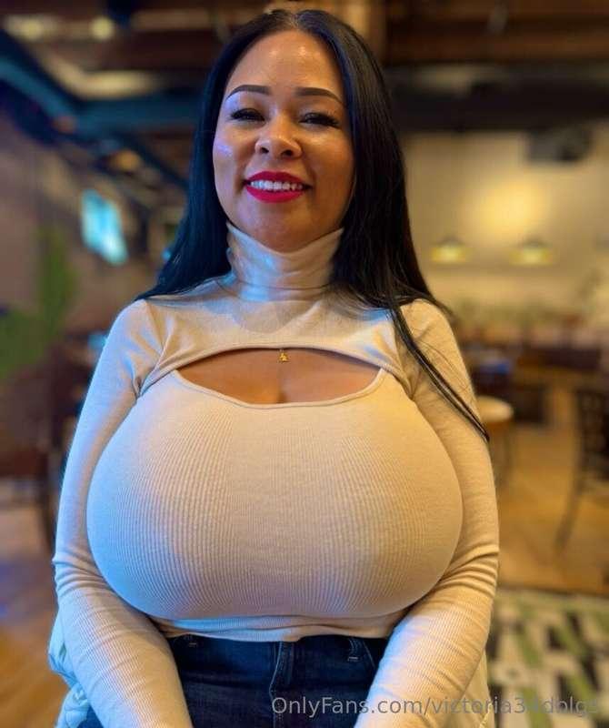 OMG 😱 these milk juGGs are soooo FULL & Heavy with 🥛🥛🥛🥛 anyo..