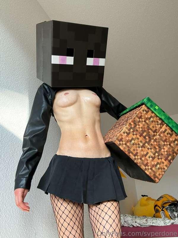 Oiled up Enderman👀 I just repaired my Enderman cosplay head ..