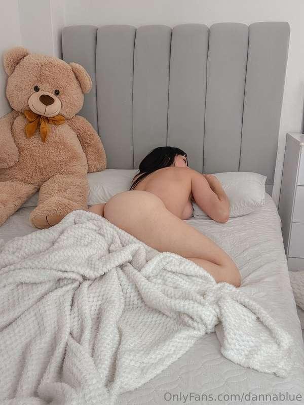 Ven y nos quedamos en camita todo el día 🥰🥰😏😏
