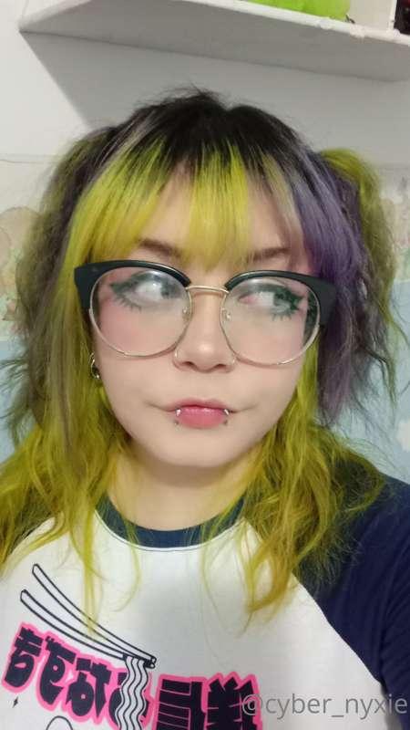 Some more selfies cause I looked cute

Glasses or no glasses..